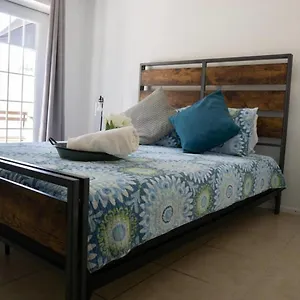 Mi Casa Es Tu Casa, Airport Appartement